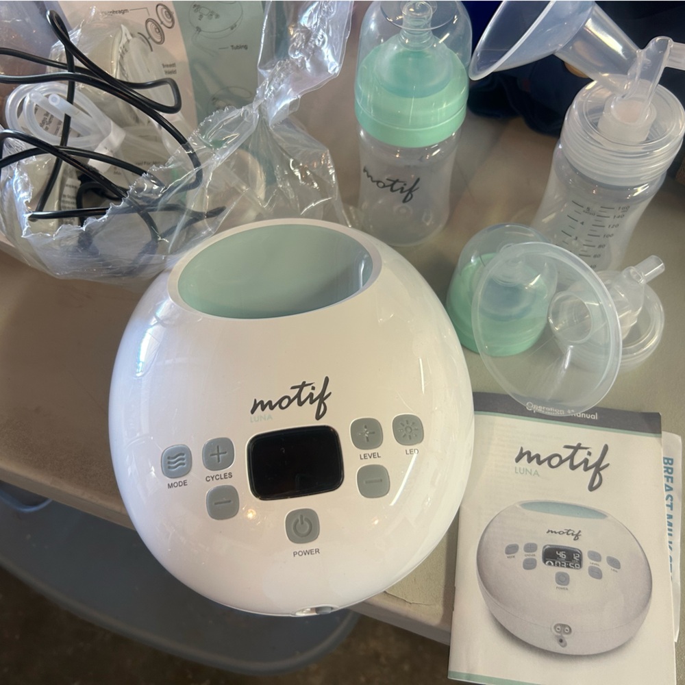 Motif Luna Breast Pump - White